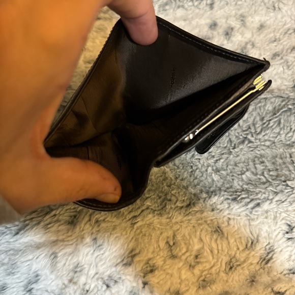 🗣️🚨🔥Men’s or Women’s vintage Pre-Loved Fendi Wallet! Excellent condition! - Picture 5 of 8